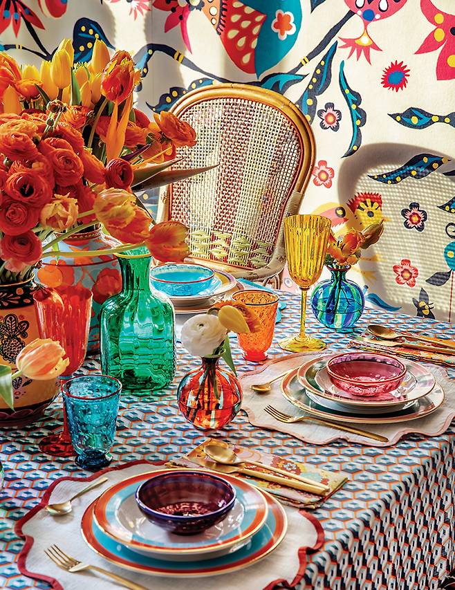 포슬린과 글라스웨어, 패브릭은 모두 라 더블 제이의 제품.