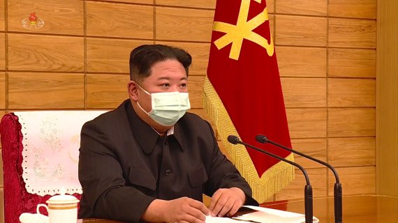북한의 김정은 조선노동당 총비서 겸 국무위원장이 14일 평양에서 중앙위원회 정치국 협의회를 주재하고 있다.뉴시스