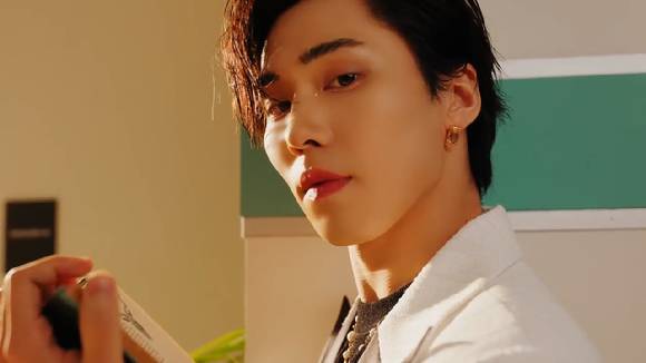 아스트로(ASTRO) 세 번째 정규 앨범 'Drive to the Starry Road'의 타이틀곡 'Candy Sugar Pop' 뮤직비디오 티저 영상이 공개돼 관심을 모으고 있다. [사진=아스트로 'Candy Sugar Pop' MV 티저 영상 캡쳐]