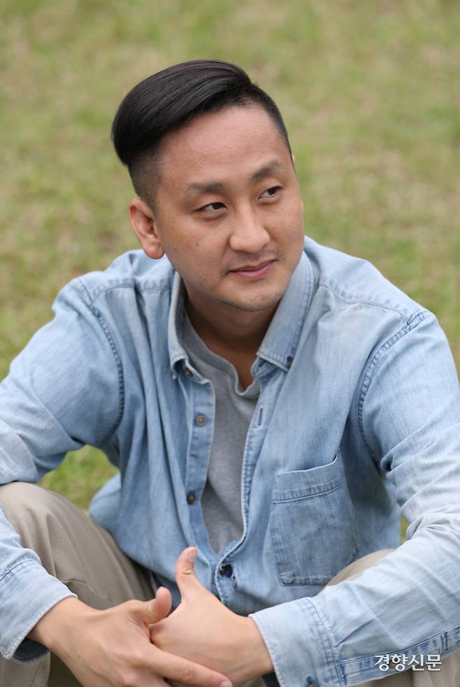 연극  <기후비상사태: 리허설>의 전윤환 연출. 김영민 기자