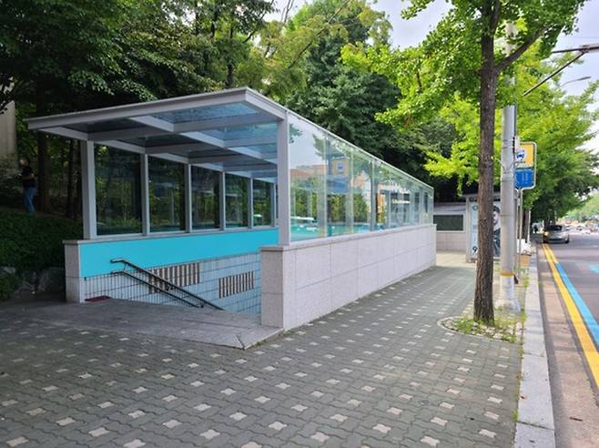 사진=지난해 캐노피를 설치한 성남시 미금지하보도/사진제공=성남시