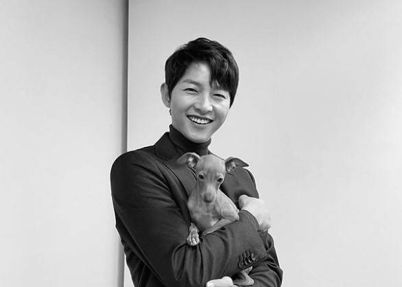 배우 송중기가 김태리와의 우정을 드러냈다. 사진은 배우 송중기. /사진=송중기 인스타그램