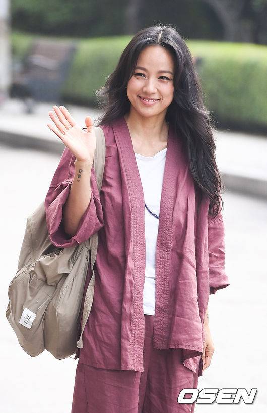 [OSEN=박준형 기자]30일 오전 서울 여의도 KBS에서 진행되는 KBS '해피투게더' 녹화방송에 이효리가 출근하고 있다. / soul1014@osen.co.kr