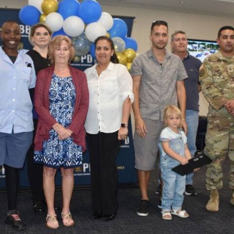 의식 잃은 운전자 차량 막아선 시민들이 선행상을 받고 있는 모습.