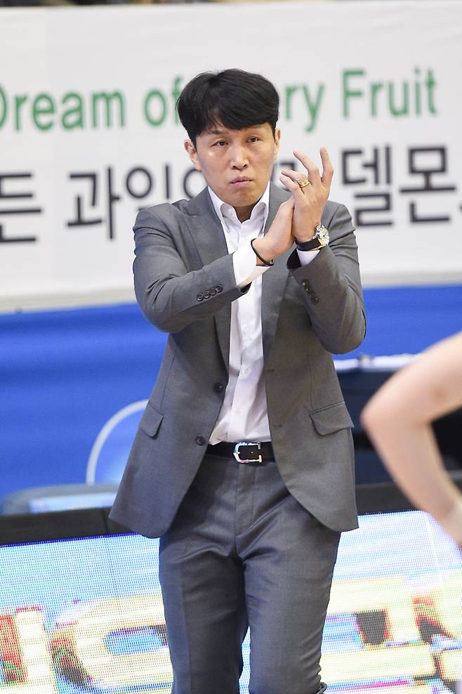 우리은행 위성우 감독, WKBL 제공