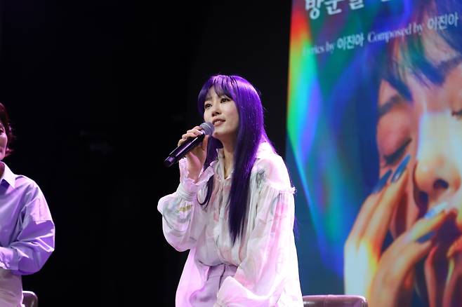 Veteran ballad singer Lee Soo-young poses for photos during a press event for her 10th full-length album “Sory,” Tuesday, in Seoul. (New Era Project)