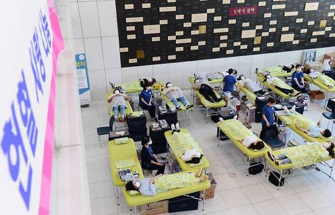 17일 대구보건대에서 ‘제24회 대구보건대학인의 헌혈 사랑 나눔 축제’가 열리고 있다. (대구보건대 제공) 2022.05.17