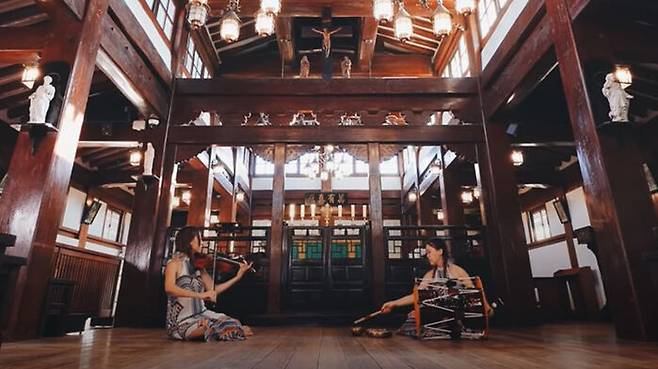 듀오그룹 사위(SaWee)의 뮤직비디오 <새로운 의식>. (사진=국립국악원 제공)