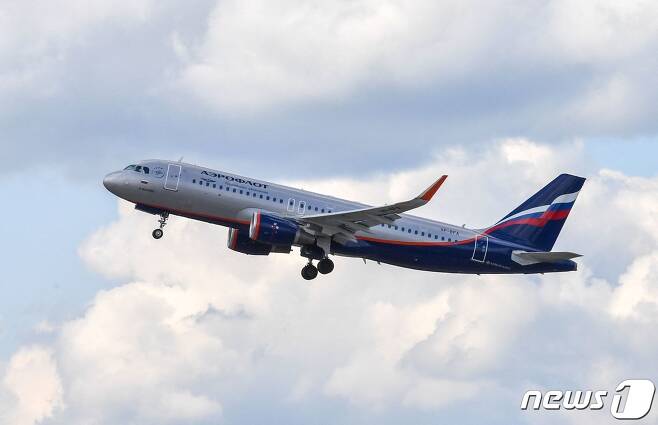 러시아 수도 모스크바 소재 셰레메티예보 국제공항에서 러시아 국영항공 아에로플로트 A320편이 이륙하고 있다. 2018.06.13 © AFP=뉴스1 © News1 정윤미 기자