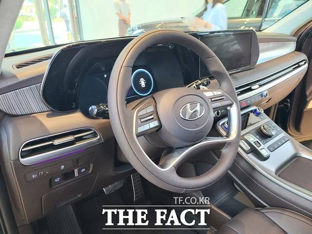 더 뉴 팰리세이드 실내는 고화질 12.3인치 디스플레이가 적용됐다. 더 뉴 펠리세이드 대시 보드. /정문경 기자