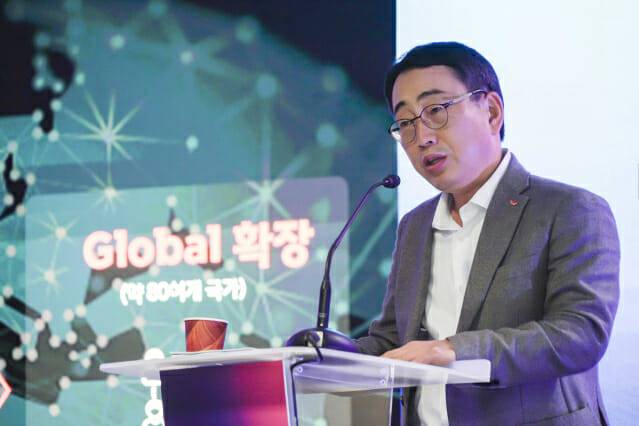 유영상 사장이 스페인 바르셀로나에서 가진 기자간담회에서 발언하고 있다.(사진=SK텔레콤)