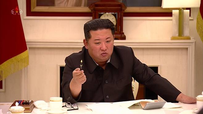 North Korean leader Kim Jong-un attends a politburo meeting of the Worker’s Party at the headquarters of the party’s Central Committee in Pyongyang on Tuesday in this photo from the state-run Korean Central Television. (Yonhap)