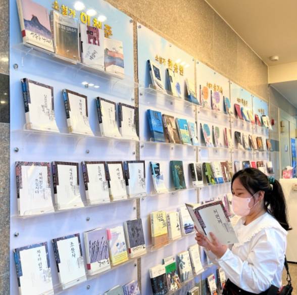 천관문학관 내부.