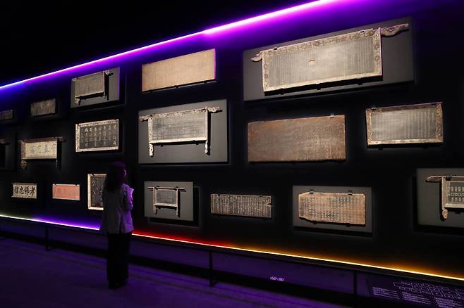 국립고궁박물관이 18일 서울 종로구 박물관에서 '조선의 이상을 걸다, 궁중 현판' 특별전 언론공개회를 갖고 81점의 궁중 현판 등 총 100여 점의 전시품을 소개하고 있다. 전시는 8월 15일까지./사진=뉴시스