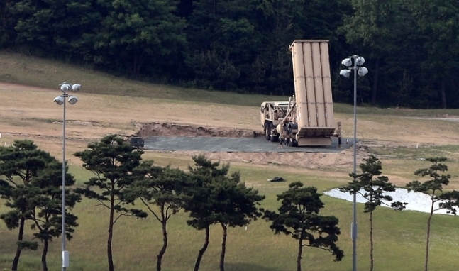 경북 성주군 성주골프장에 배치된 사드 발사대가 하늘을 향하고 있다. 세계일보 자료사진
