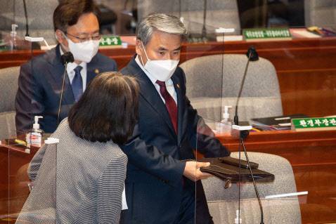 이종섭 국방부 장관이 19일 오전 국회에서 열린 예산결산특별위원회 전체회의에 출석하고 있다.(사진=국회사진취재단)