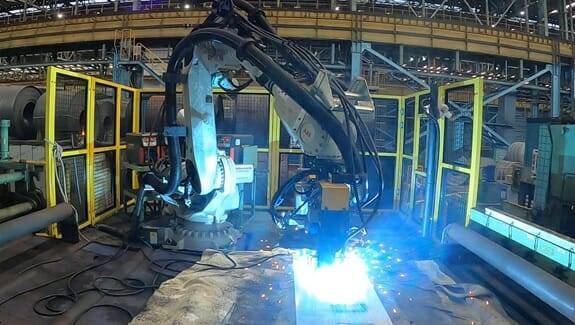 포스코 제철소에 적용된 판파단 대응 용접 로봇(이미지=포스코ICT)