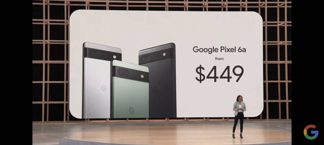 구글의 자체 개발 보급형 스마트폰인 ‘픽셀 6a’. 7월에 출시된다. 미국 기준 449달러(약 57만원). /구글 개발자 행사 동영상 캡처