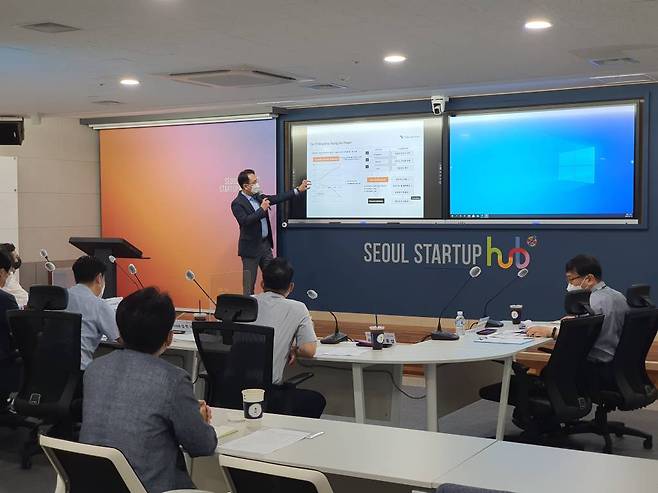 서울창업허브에서 발표하고 있는 피데스어드바이저리 박병호 대표, 출처: 서울창업허브