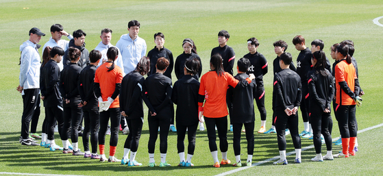 The Korean women's football team train at the National Football Center in Paju, Gyeonggi on April 8. [NEWS1]