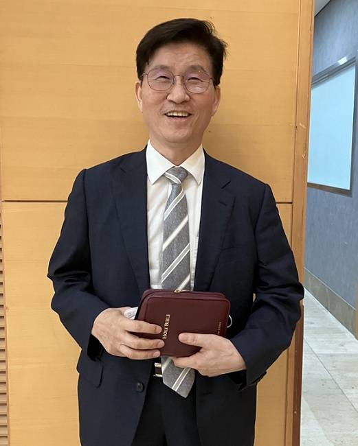 권성수 대구동신교회 원로목사가 최근 강원도 홍천에서 열린 교단 행사장에서 은퇴 후 하게 될 생명사역에 대해 설명하고 있다. 홍천=강주화 기자