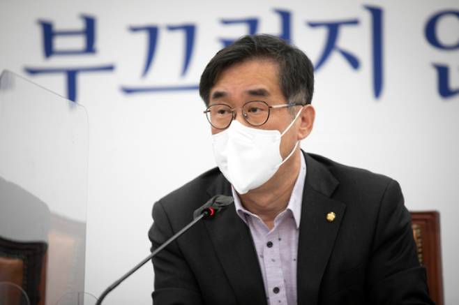 맹성규 더불어민주당 예결위원회 간사가 이달 12일 오전 국회에서 열린 추경안 관련 기자간담회에서 발언을 하고 있다. / 사진제공=뉴스1