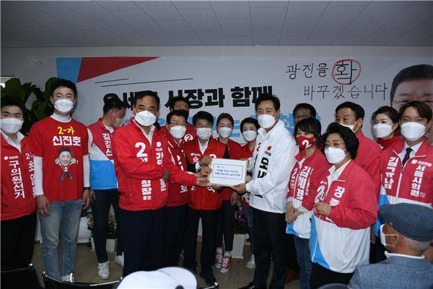 지하철 2호선 지하화 사업, 급물살 탈까 - 오세훈 서울시장 후보가 18일 국민의힘 김경호 광진, 강맹훈 성동, 서강석 송파구청장 후보, 서울시의원, 광진구의원 후보들로부터 지하철 2호선 지상구간 지하화를 건의받았다.