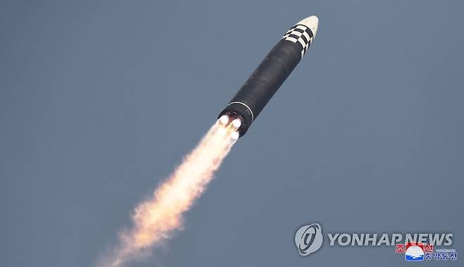 북한 신형ICBM 화성-17형 시험발사  [조선중앙통신=연합뉴스 자료사진. 국내에서만 사용가능]