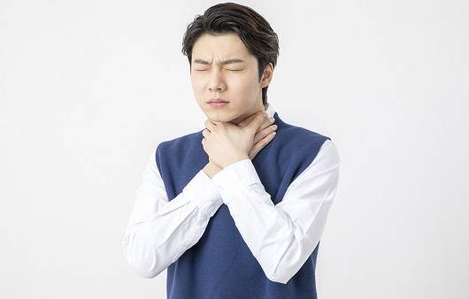 목 이물감