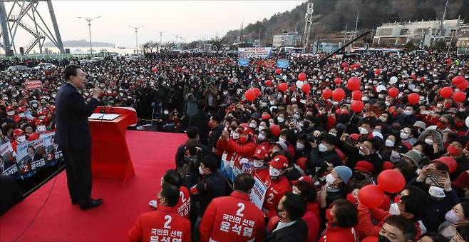 윤석열 대통령이 지난 3월 대선 후보 시절 경남 사천에 미국항공우주국(NASA)의 한국형 모델인 항공우주청을 만들고 항공우주 산업 클러스터를 만들겠다고 약속했다. 연합뉴스 제공