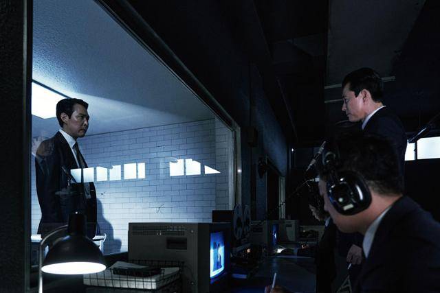 '헌트'는 안기부 두 간부를 통해 1980년대 한국 역사를 돌아본다. 메가박스중앙플러스엠 제공