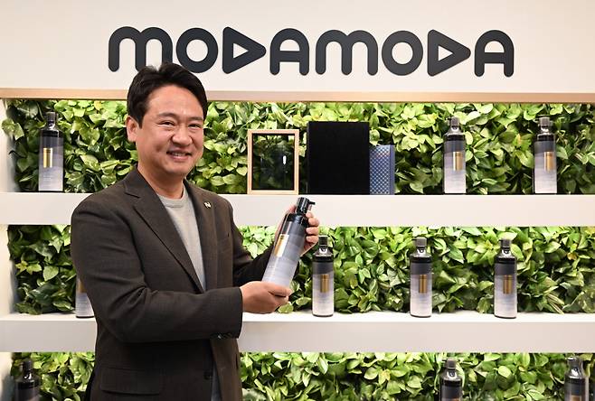 Bae Heung-jin, Moda Moda CEO, poses during an interview with The Korea Herald at the company headquarters in Songpa-gu on May 16. (Yim Se-jun/The Korea Herald)