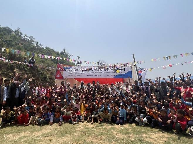 네팔 서부 둘루시에 세우는 18번째 '휴먼스쿨' 기공식 장면 [엄홍길휴먼재단 제공]