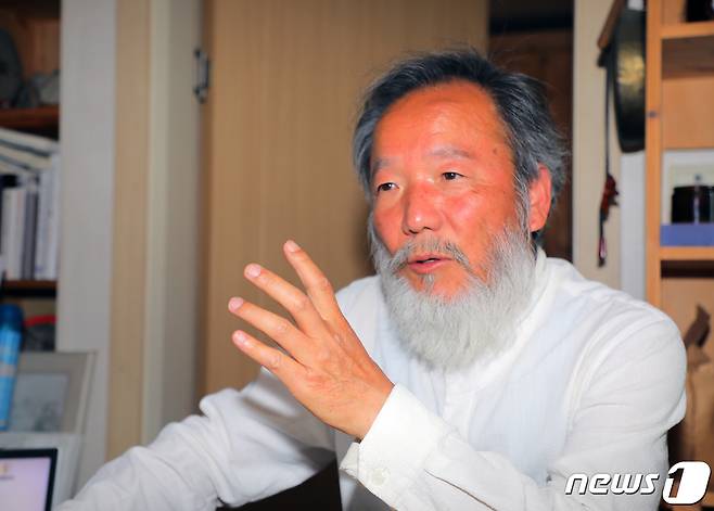 20일 광주 서구의 한 아파트에서 만난 김상집씨(66)가 80년 5월 당시 자신의 사연을 털어놓고 있다. 김씨는 5·18 때 녹두서점에서 상황일지를 기록했다. 2022.5.21/뉴스1 © News1 이수민 기자