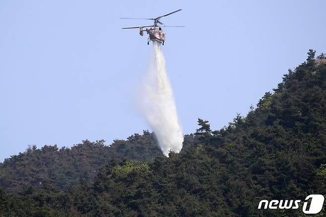 산불진화헬기. (사진은 기사 내용과 무관함) © News1 DB