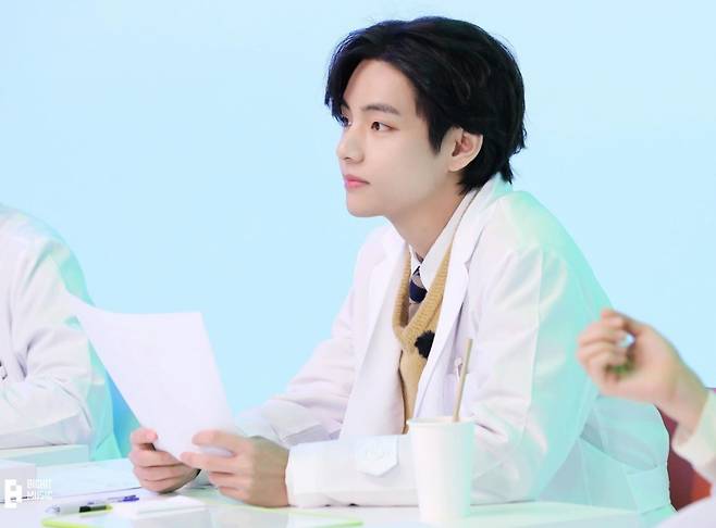 헤어날 수 없는 몰입감..방탄소년단 뷔, 빠.져.든.다♡