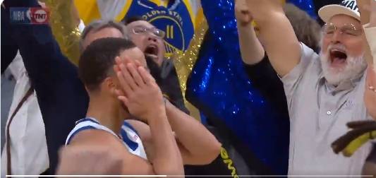 스테픈 커리의 '잘 자' 세리모니 [TNT 화면 캡처]