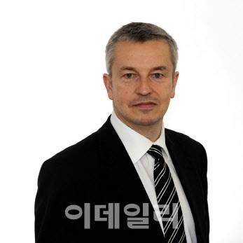 폴 디킨슨 CDP 설립자.