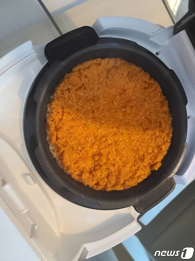휴롬 H300 원액기에서 나온 당근을 활용해 만든 당근밥 © 뉴스1 조현기 기자
