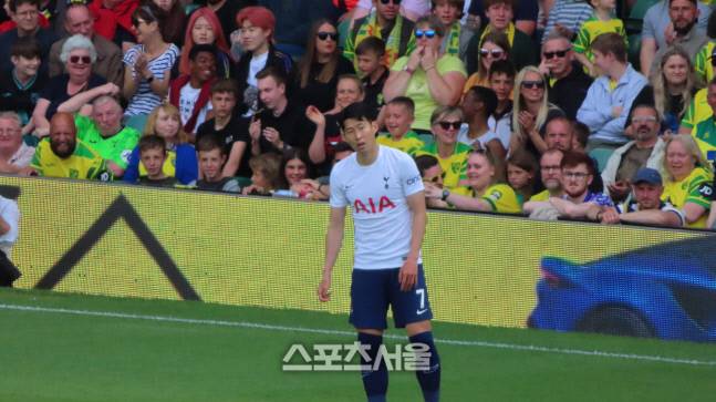 전반 경기가 잘 풀리지 않았을 때 손흥민의 표정. 노리치 | 장영민통신원