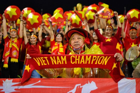 베트남의 우승을 축하하는 베트남 서포터즈. [AFP=연합뉴스]