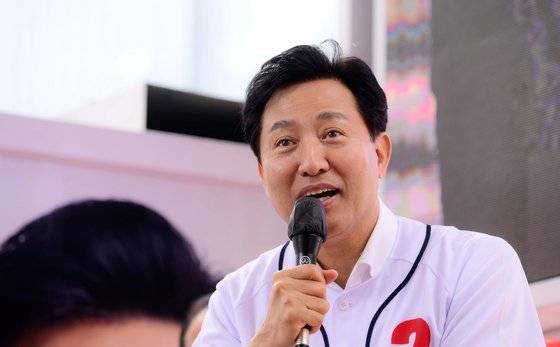 오세훈 국민의힘 서울시장 후보가 23일 서울 용산구 용산역광장에서지지를 호소하고 있다. 국회사진기자단