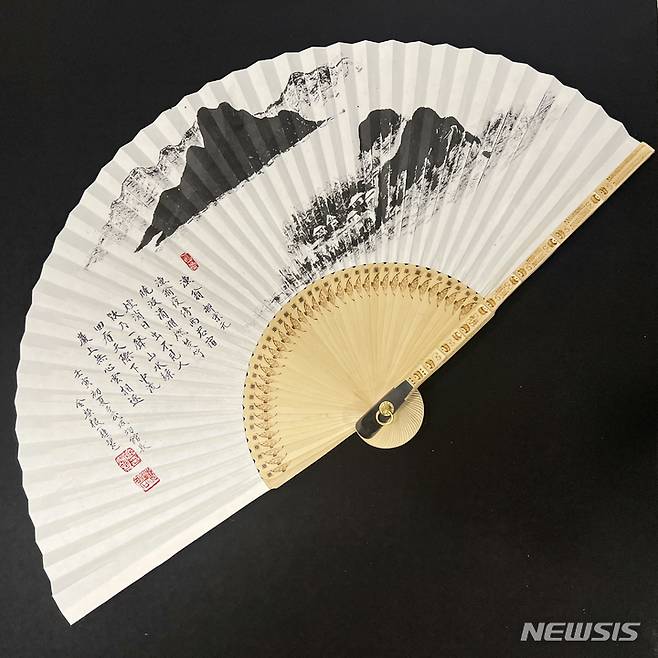 [서울=뉴시스]김영근 제32대 성균관장 선면전, 유종원 시(柳宗元 時)