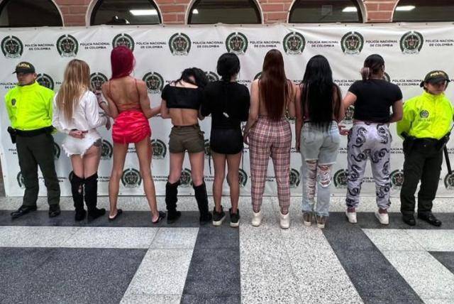미모를 무기 삼아 외국인을 노려 범행을 저질러온 여자조직. 콜롬비아 경찰