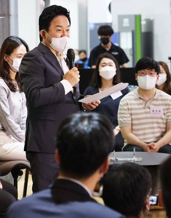 원희룡 국토교통부 장관이 24일 오후 경기도 성남시 수정구 LH기업성장센터에서 열린 '청년과의 만남, 주거정책의 시작' 간담회에서 발언하고 있다. 연합뉴스