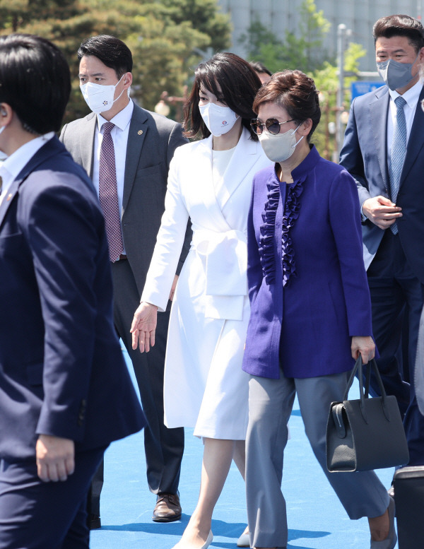 ▲지난 10일 김건희 여사와 전직 대통령 박근혜씨의 모습. ⓒ연합뉴스