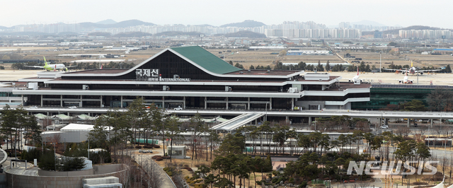 [서울=뉴시스]이윤청 기자 = 사진은 김포공항 국제선 청사의 모습. 2022.05.24. radiohead@newsis.com