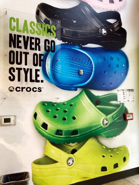 Z세대 사이에서 인기 신발로 자리매김한 크록스. [사진 제공 · 강지남]