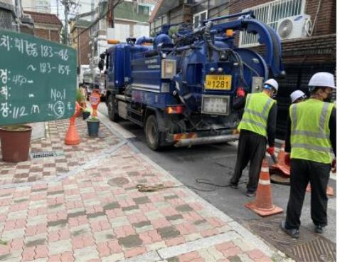 동대문구 회기역 일대 하수관로 세정 모습 [서울시 제공. 재판매 및 DB 금지]