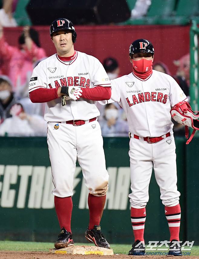 25일 인천 SSG랜더스필드에서 KBO리그 SSG와 롯데의 경기가 열렸다. 4회 1사 만루에서 2타점 적시타를 날린 이재원. 인천=송정헌 기자songs@sportschosun.com/2022.05.25/